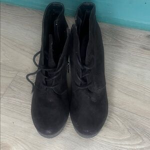 Black faux suede wedges 6.5